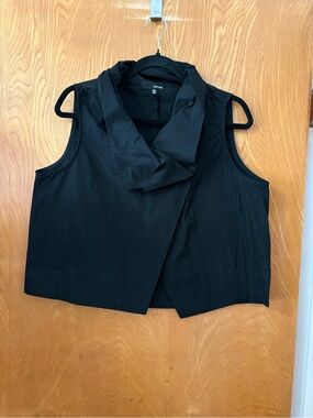 Sun Kim Black Sleeveless Draped Collar crop vest XS